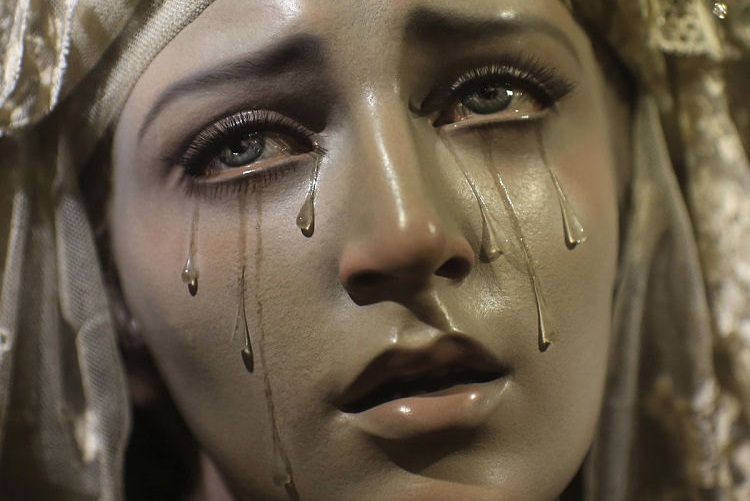 demonio_hace_llorar_virgen_maria