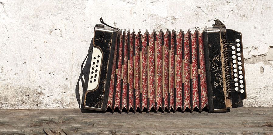 accordion_shutterstock_108241934_898x443