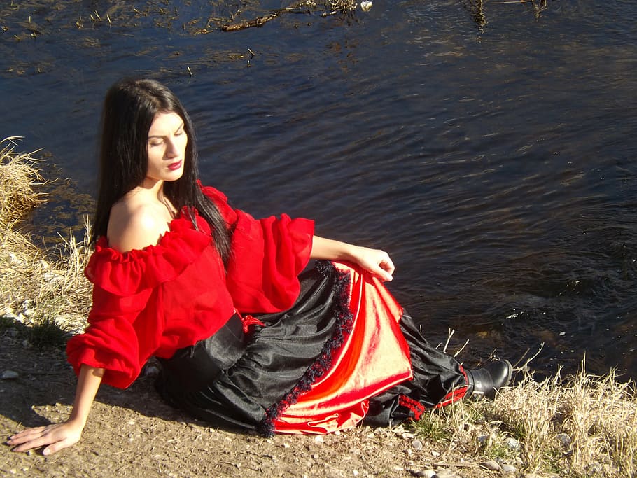 girl-gipsy-lake-red